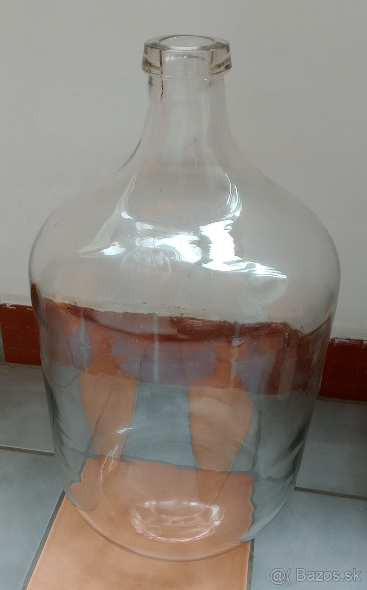 Predám demižón 15 litrový