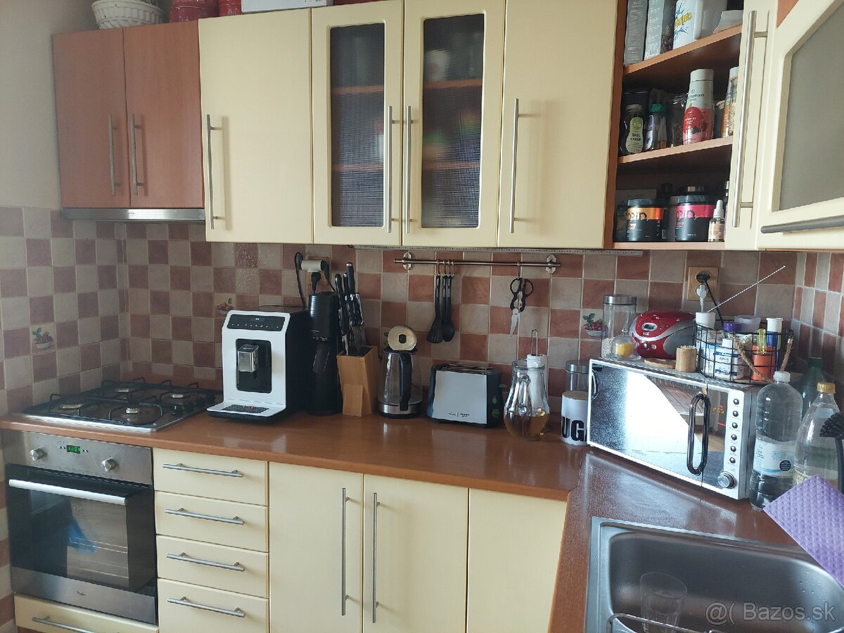 Kuchynska linka vratane spotrebičov