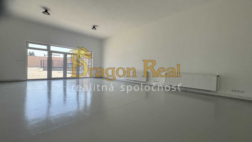 PRENÁJOM - Priestranná hala 250 m2 - SABINOV