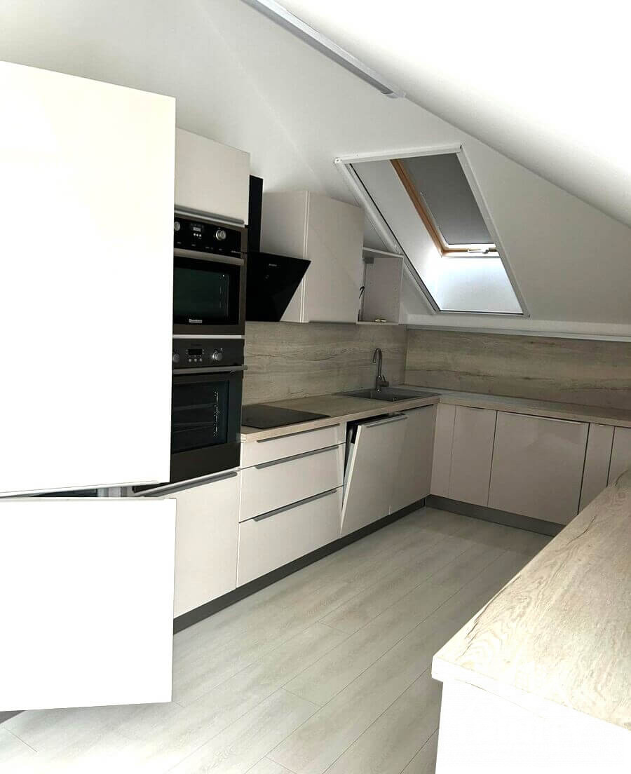 Na prenájom luxusný 3 izbový byt s dvomi balkónmi v centre m