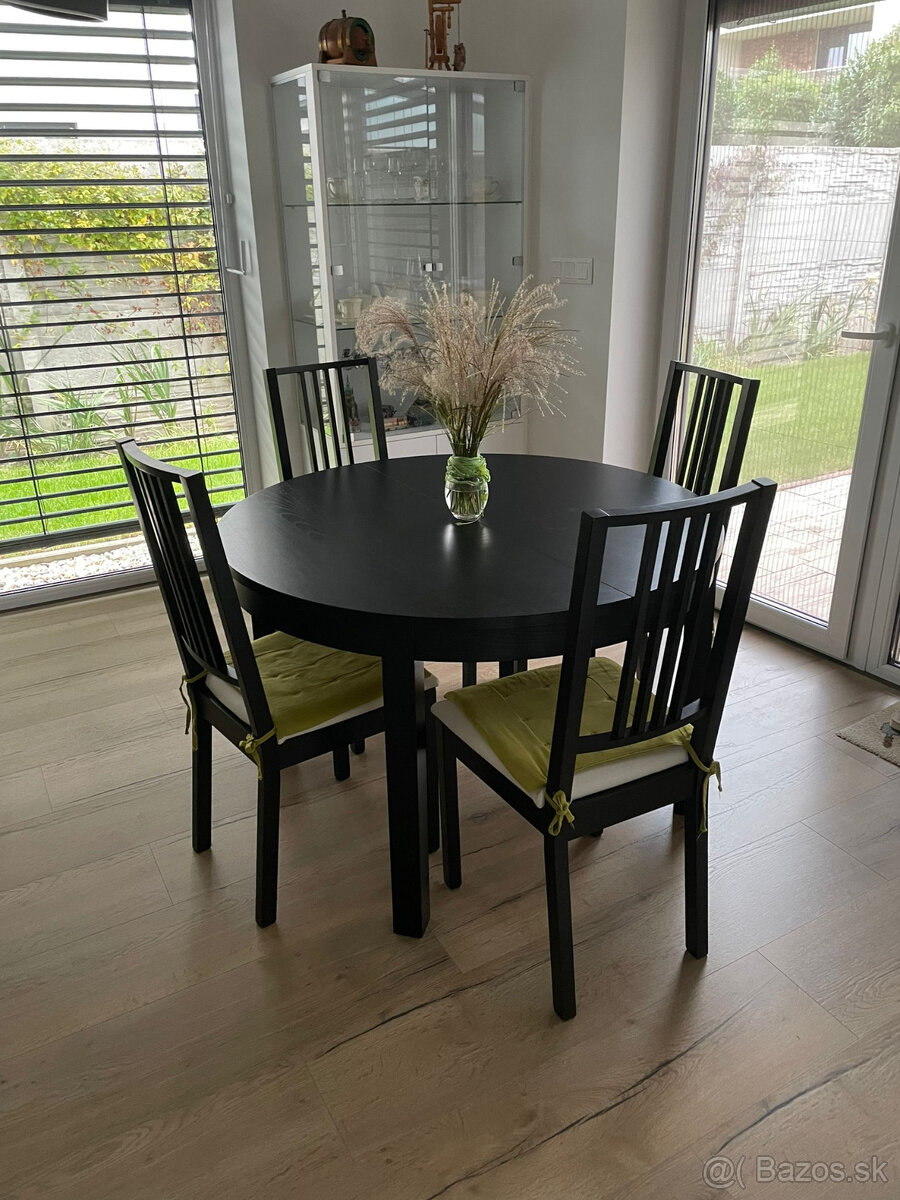 Okrúhly rozkladací stôl IKEA