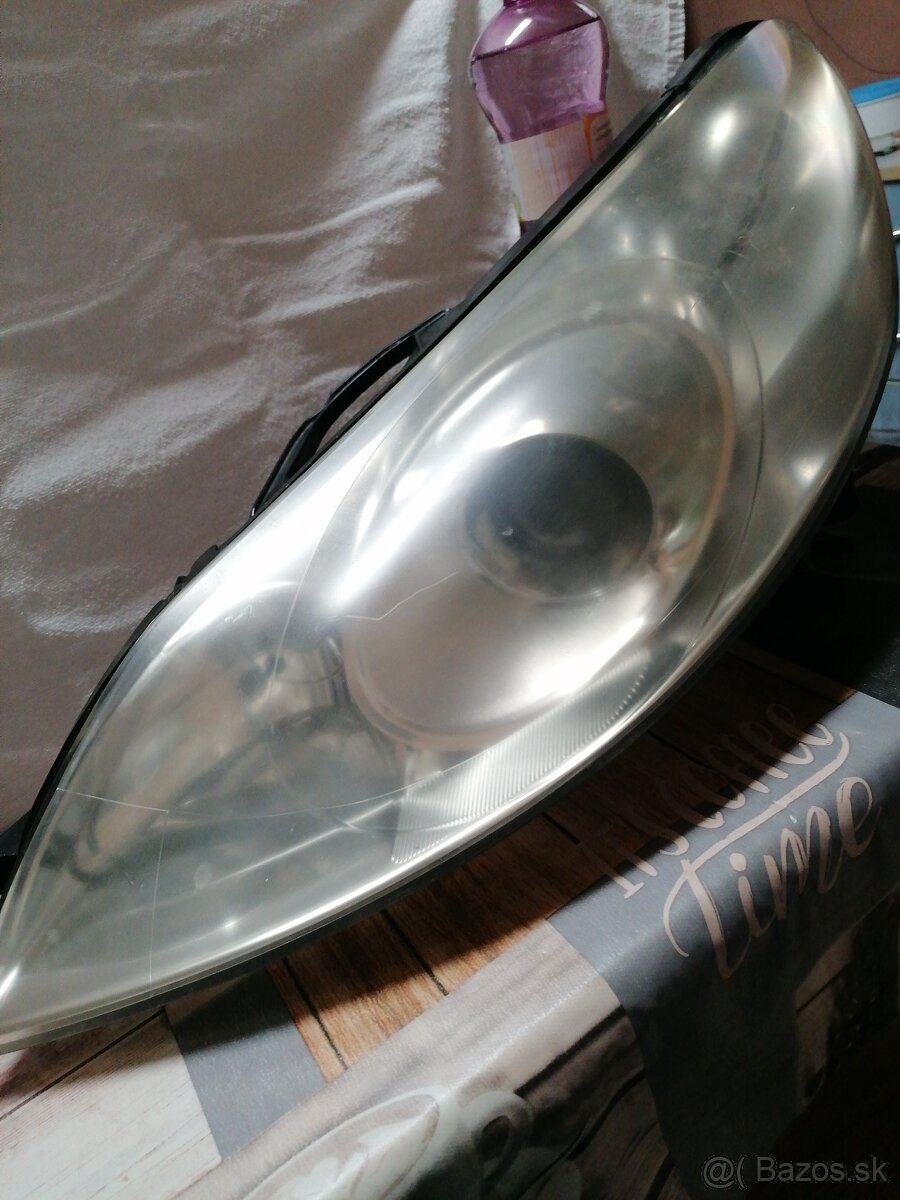 Predného lavé svetlá Peugeot 407