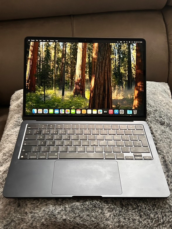 MacBook Air 13” M2 2022 + príslušenstvo