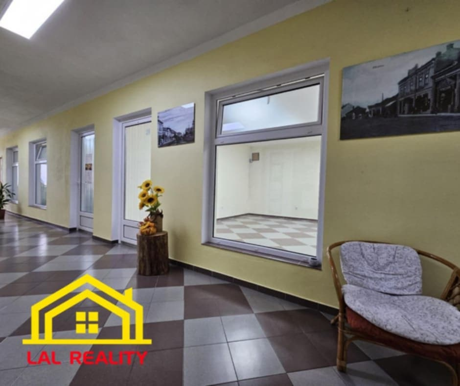 Prenájom kancelárskych priestorov – Tornaľa, centrum.