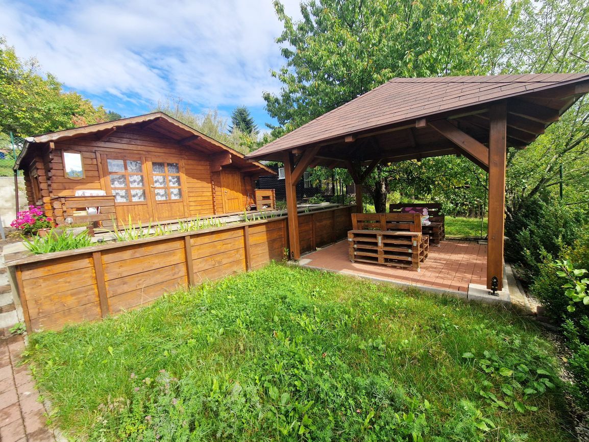 Chatka s pozemkom Dubina 2