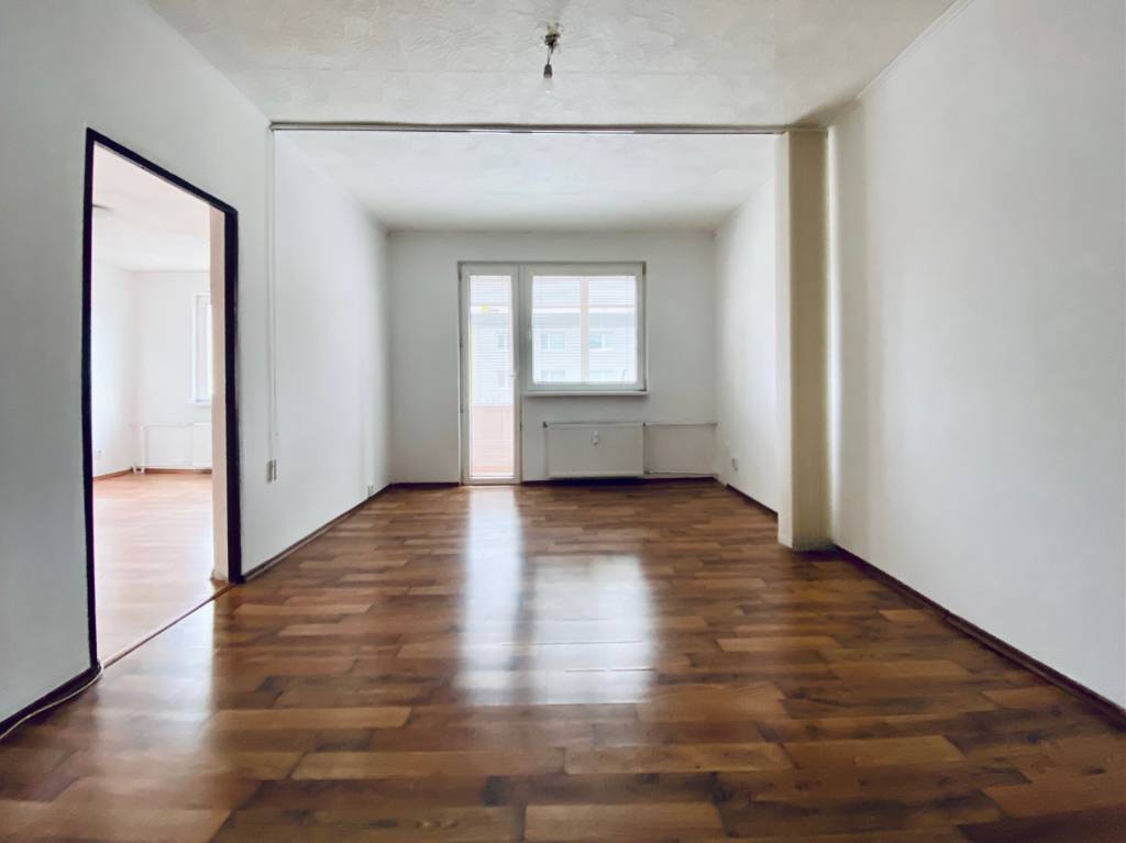 Na predaj veľký 3 izbový byt s loggiou