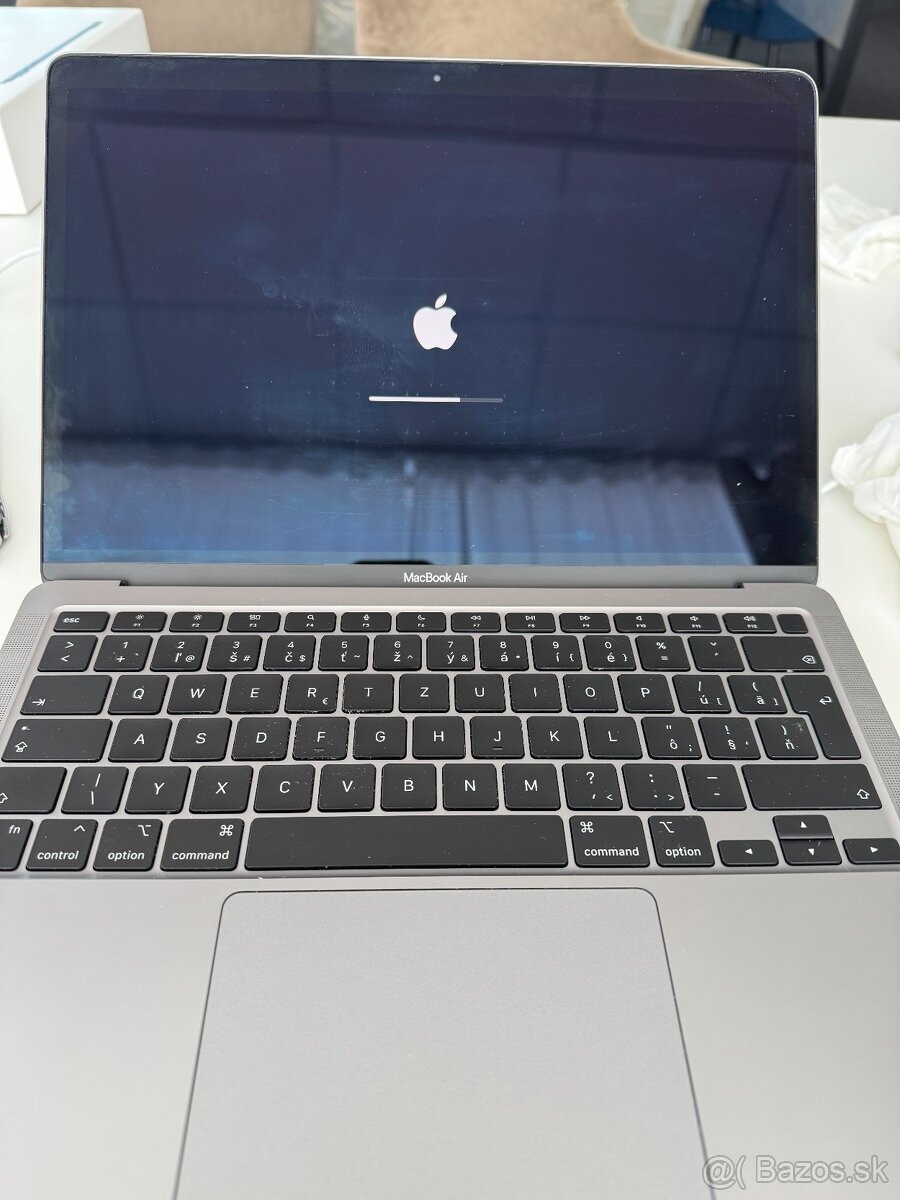 MacBook Air 13" 2020, M1