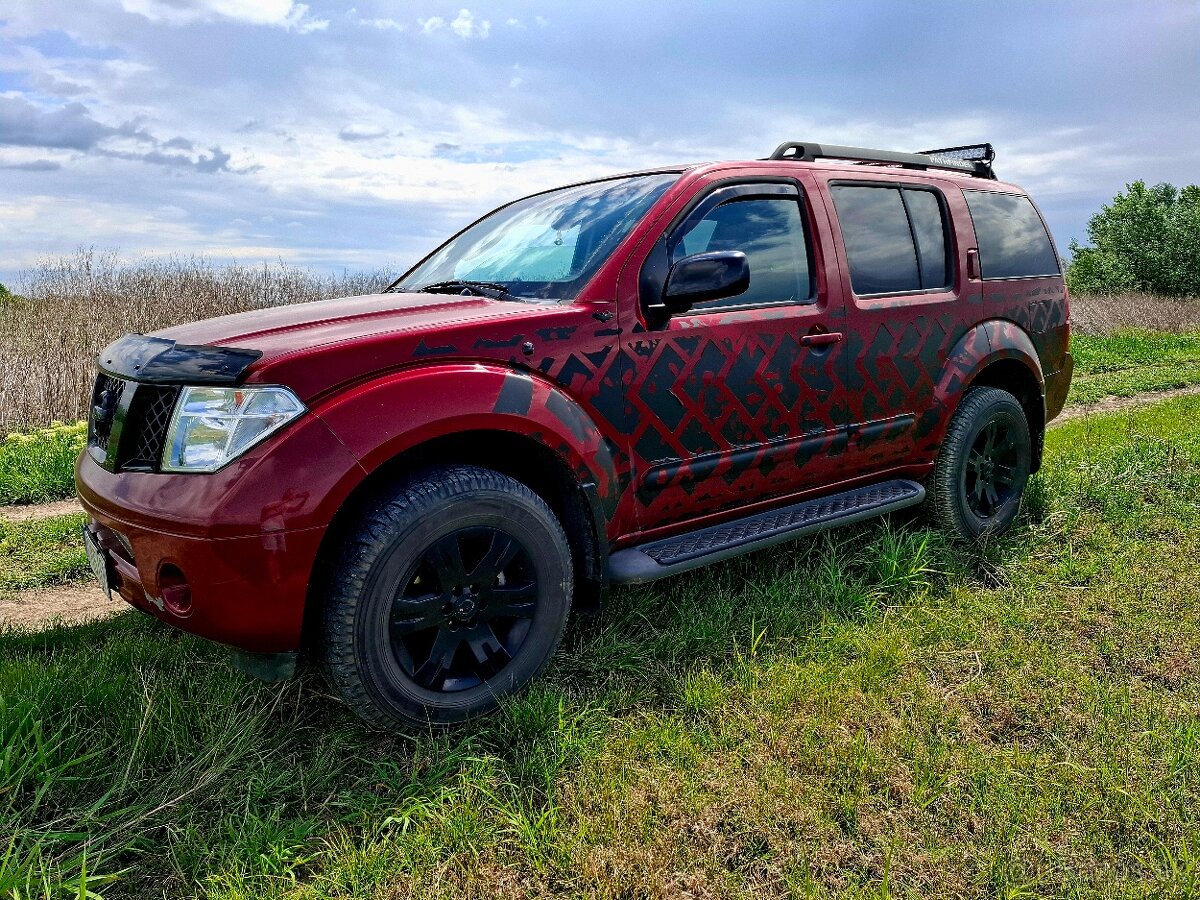 Nissan Pathfinder 7 miestné LED ŤAŽNÉ