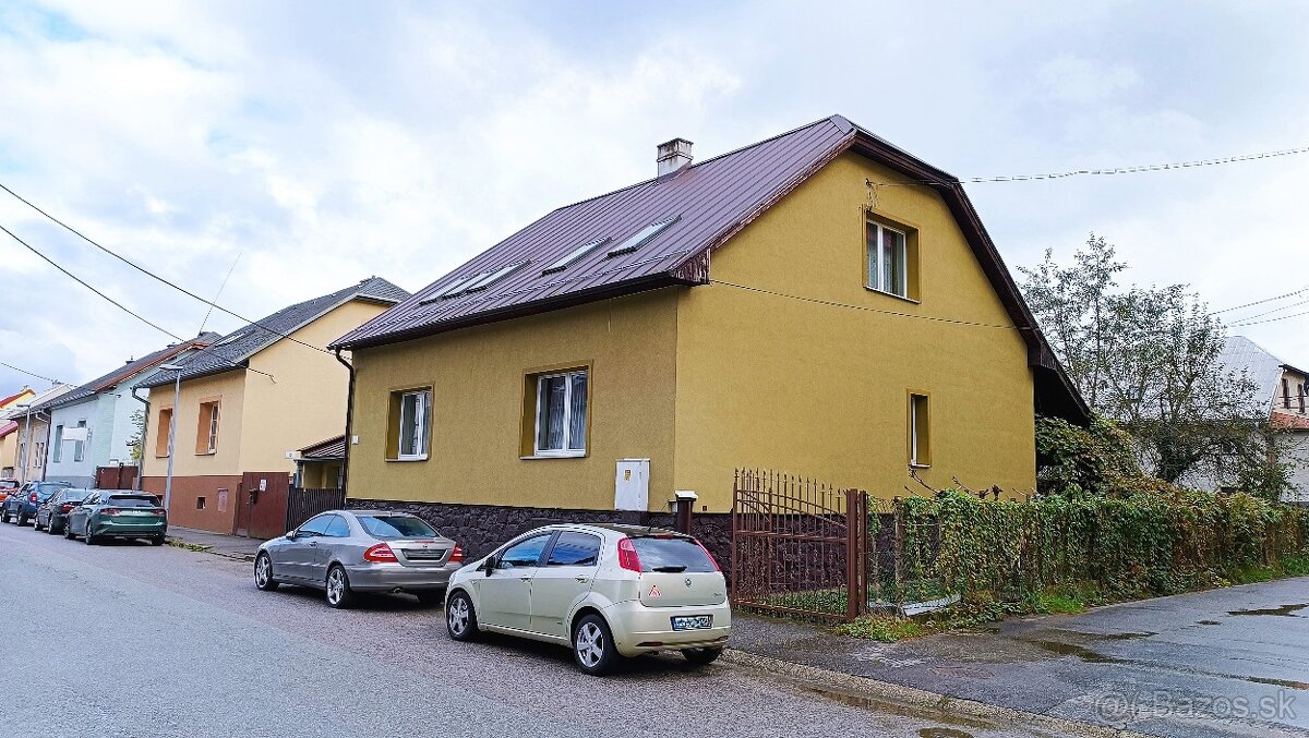 Rodinný dom s dvojgarážou