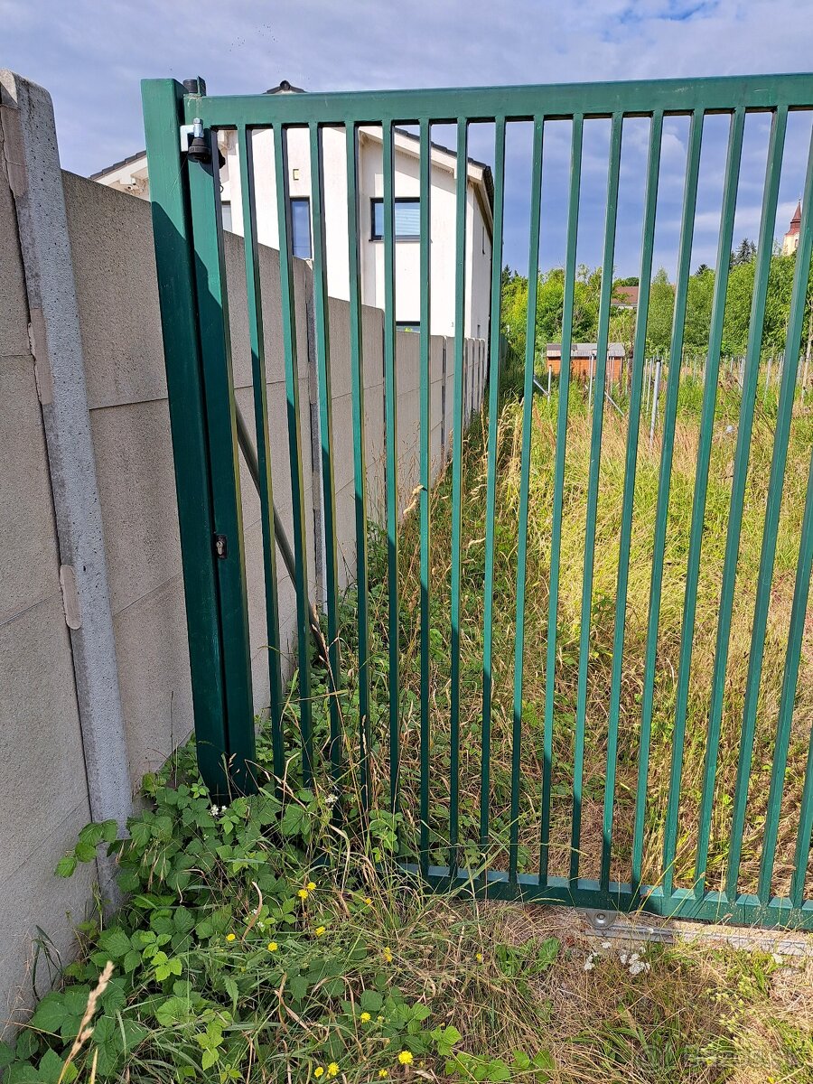 Posuvná brána