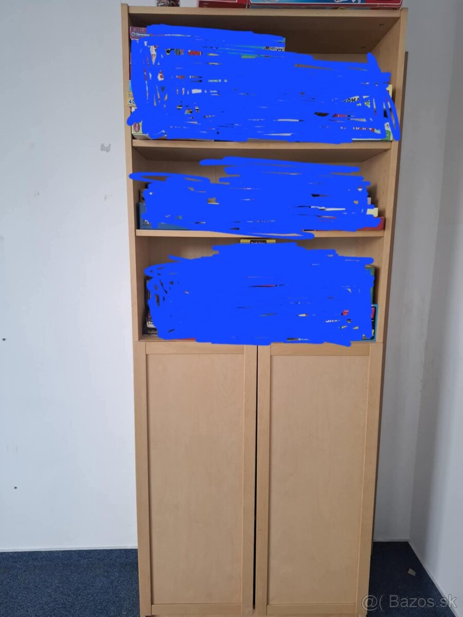 Drevená skriňa
