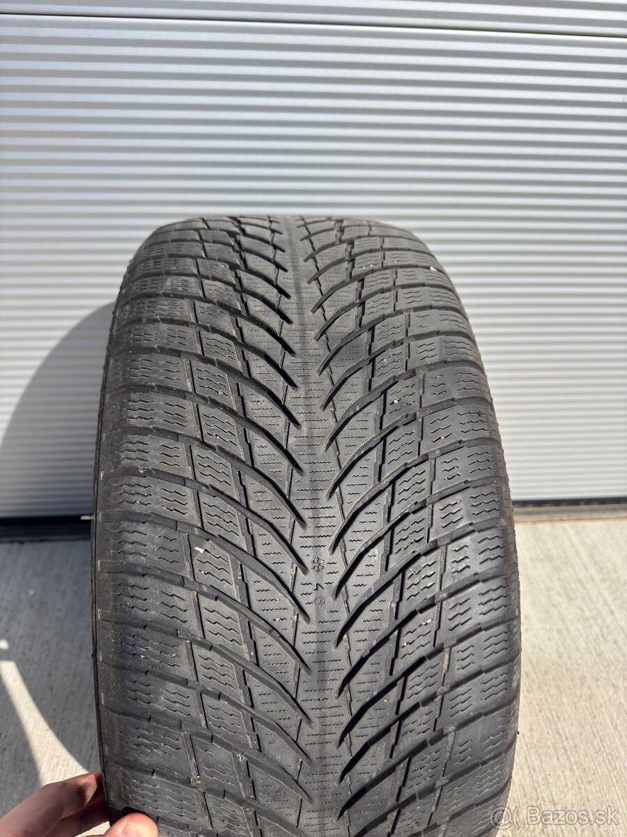 Nokian 245/35/r19 zimne