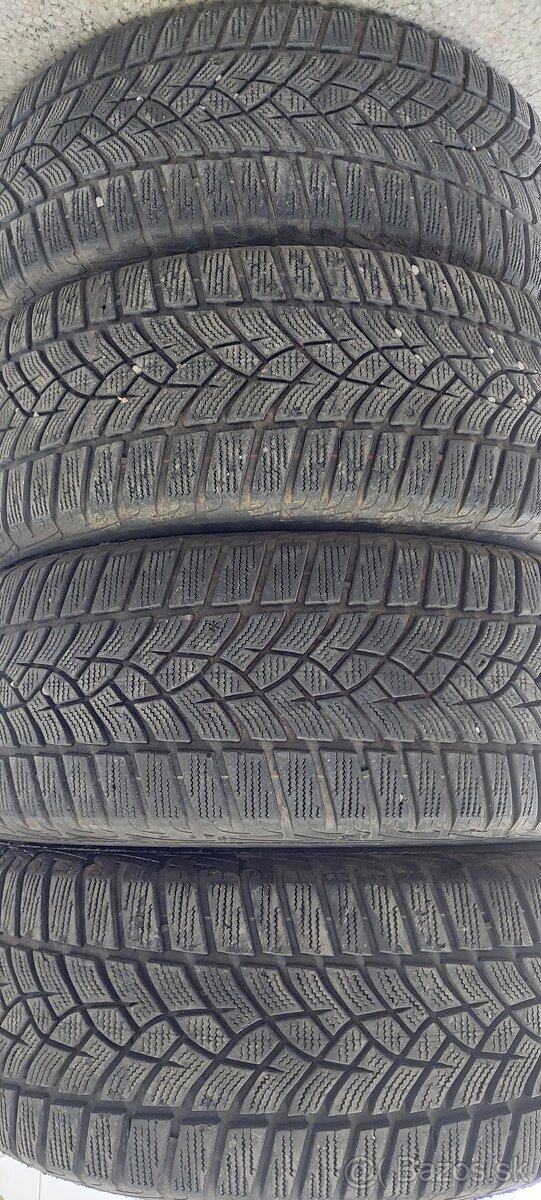Zimné Goodyear 215/55R17