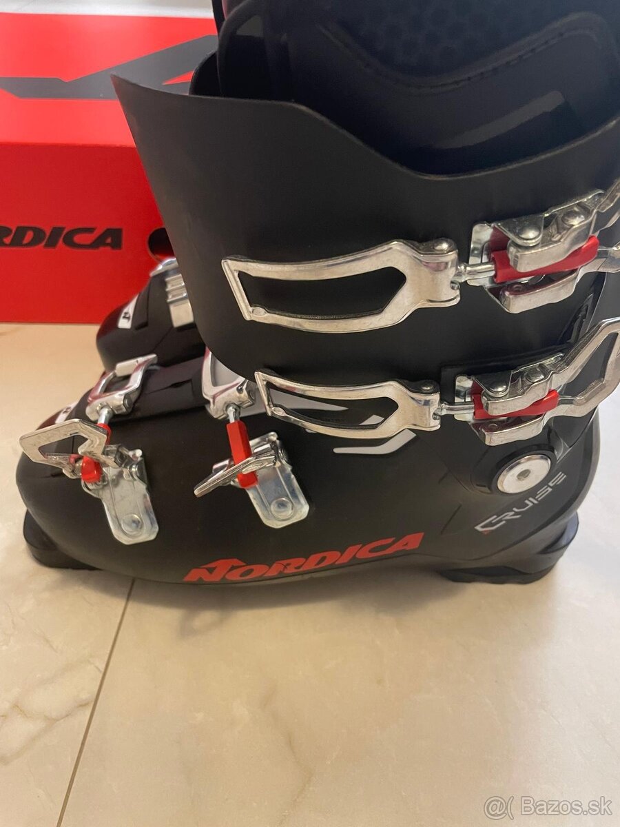 Lyžiarky Nordica 275