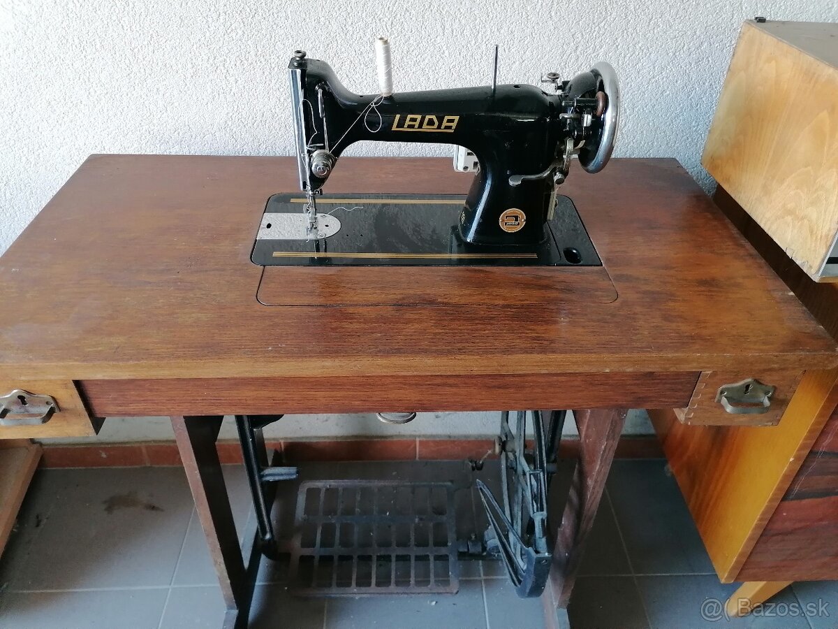 Predám šijací stroj Lada