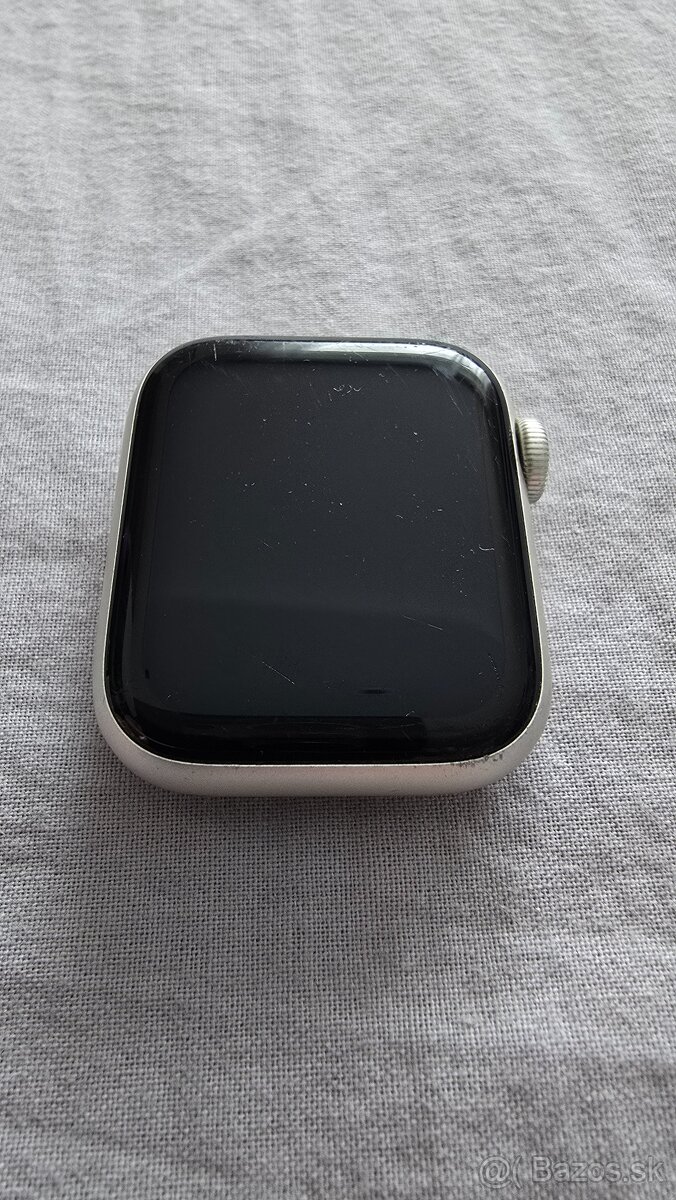 Apple Watch SE 40 mm Hviezdno biely hliník s hviezdno bielym