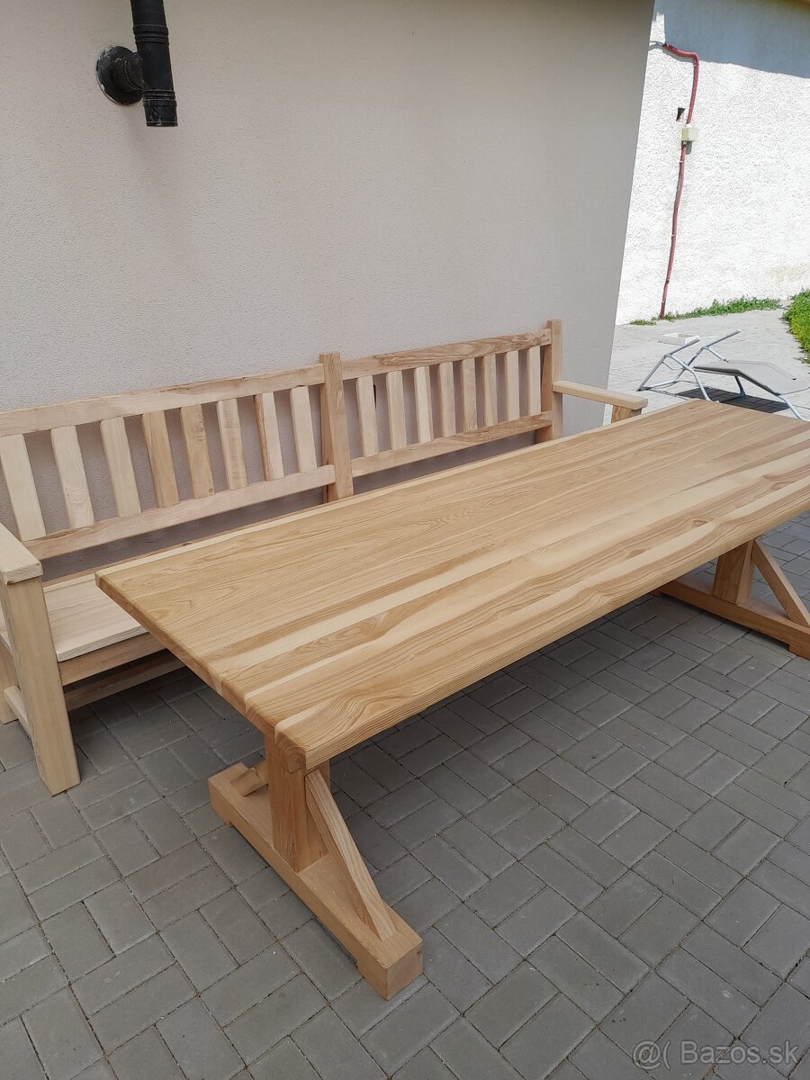 Sedenie z masívu- jaseň