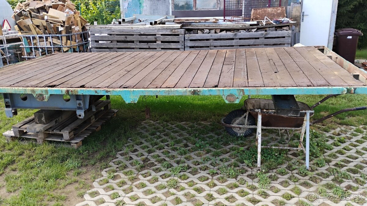 Valnikova vlecka korba podlaha