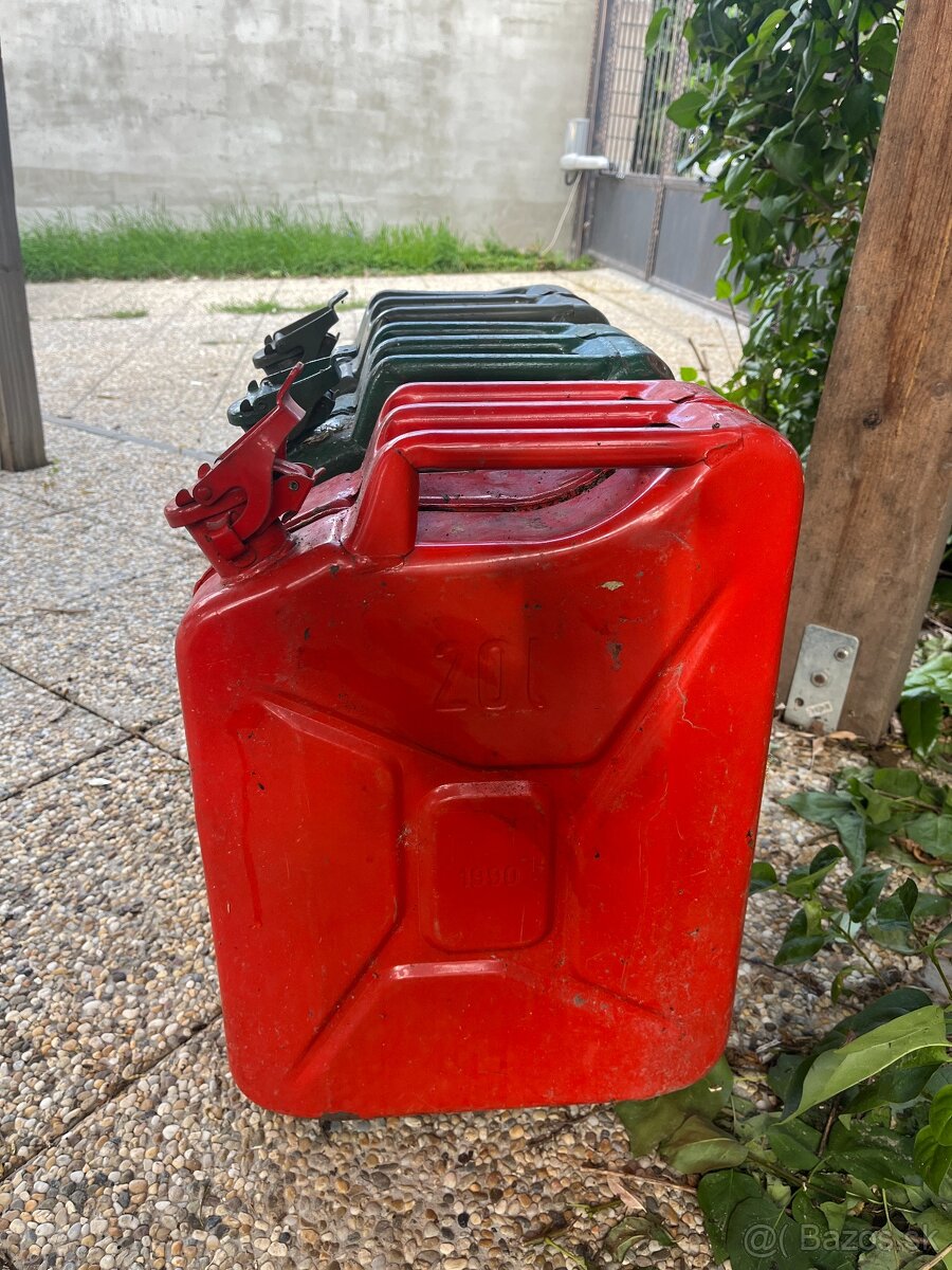 Farebné plechové kanistre - 20 litrové