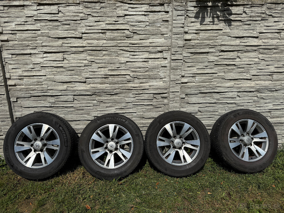 Predam 18" originalne kolesa Toyota so zimnymi pneumatikami