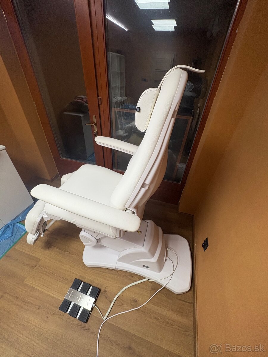 Elektrické polohovateľné kreslo