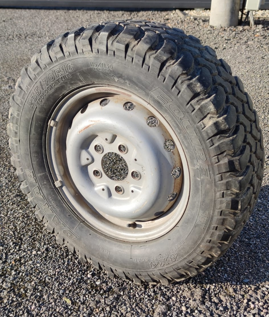 Predám pneu pre Mercedes triedy G - W463