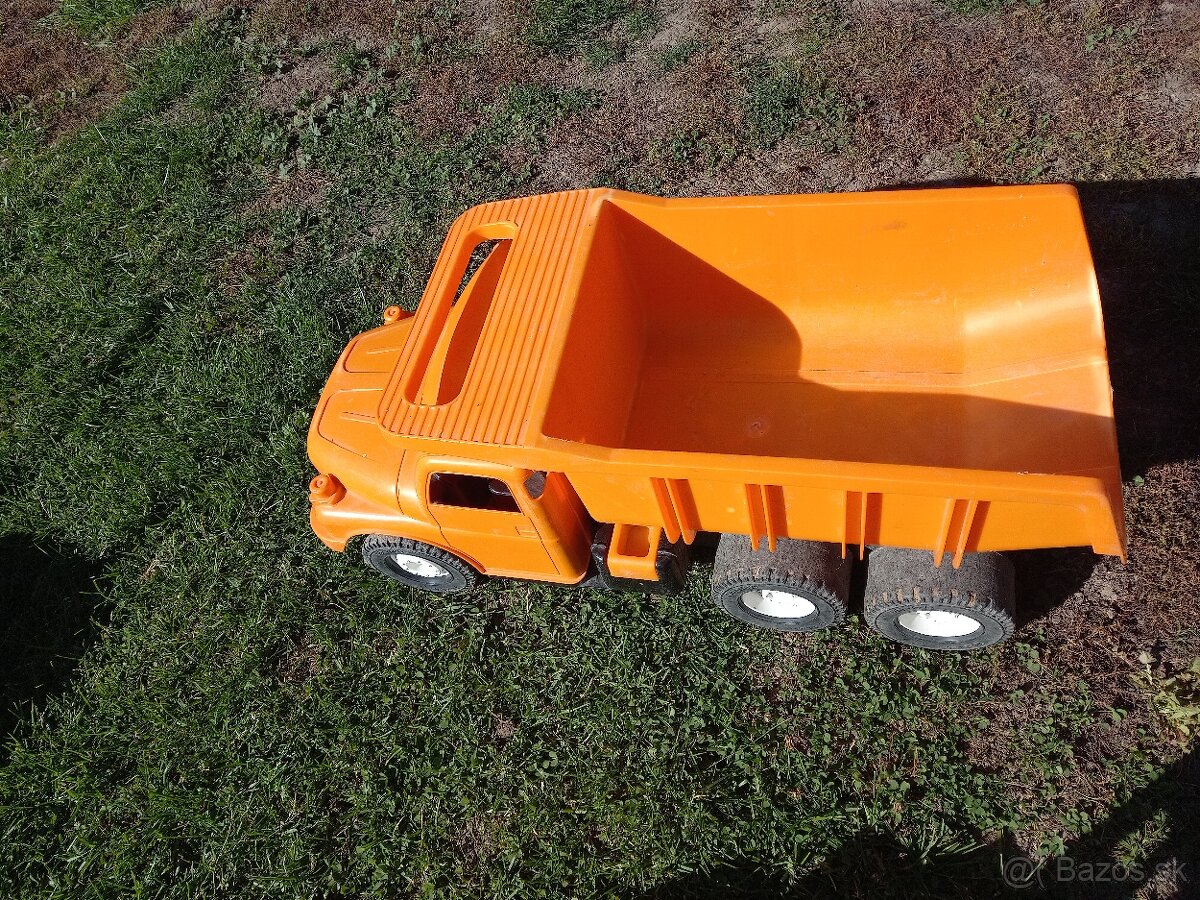 Detskú tatrovku,bager ,nakladač,traktor +vlečka, domiešavač,