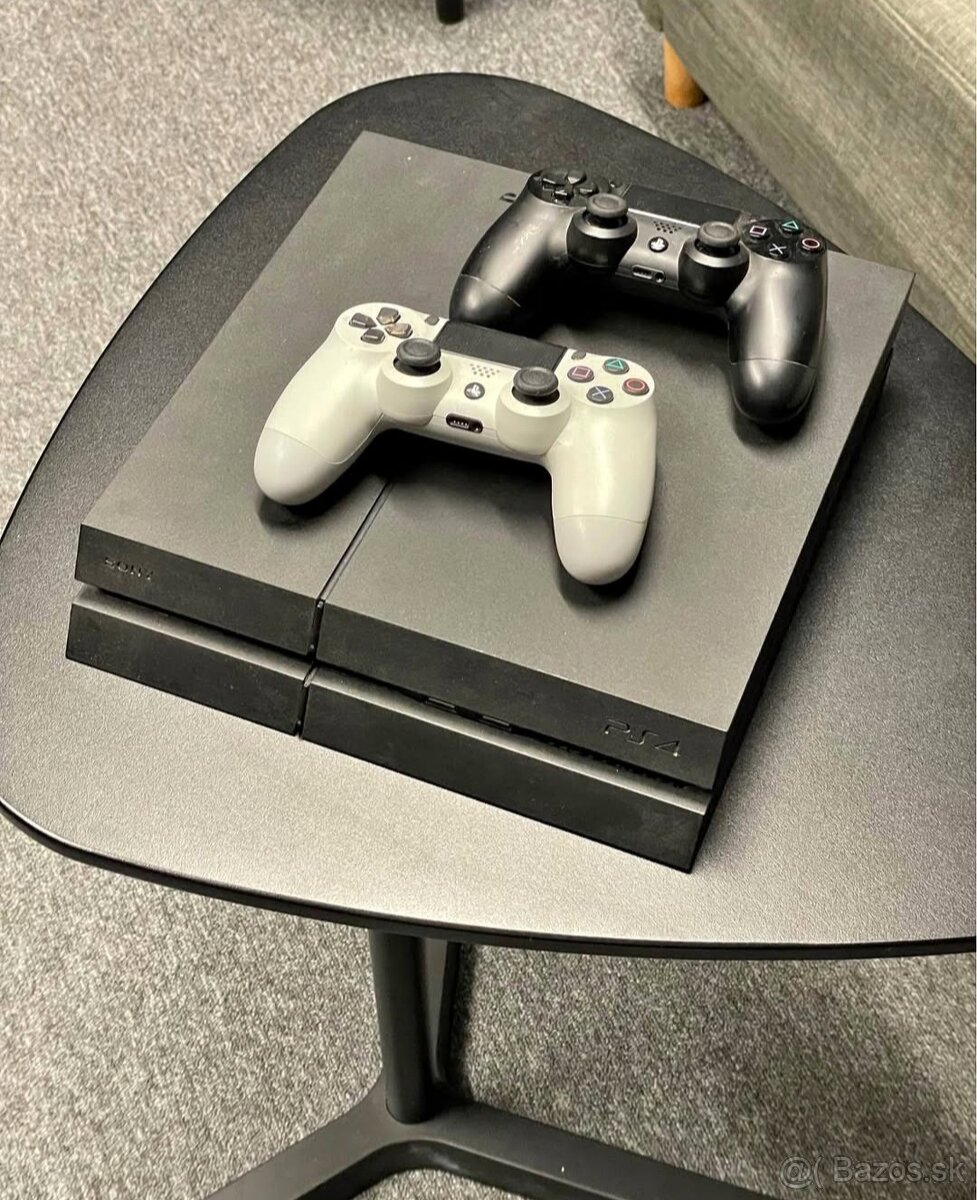 Playstation 4 plus 2 ovládače a slúchadlá