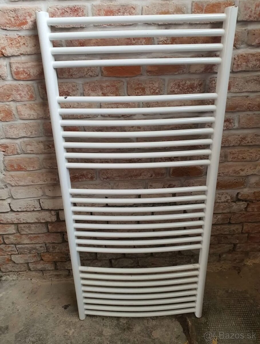 Rebríkový kúpeľnový radiátor