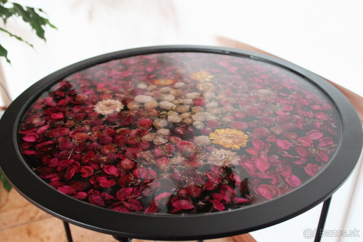 Malý stolík zo živice, ručná výroba