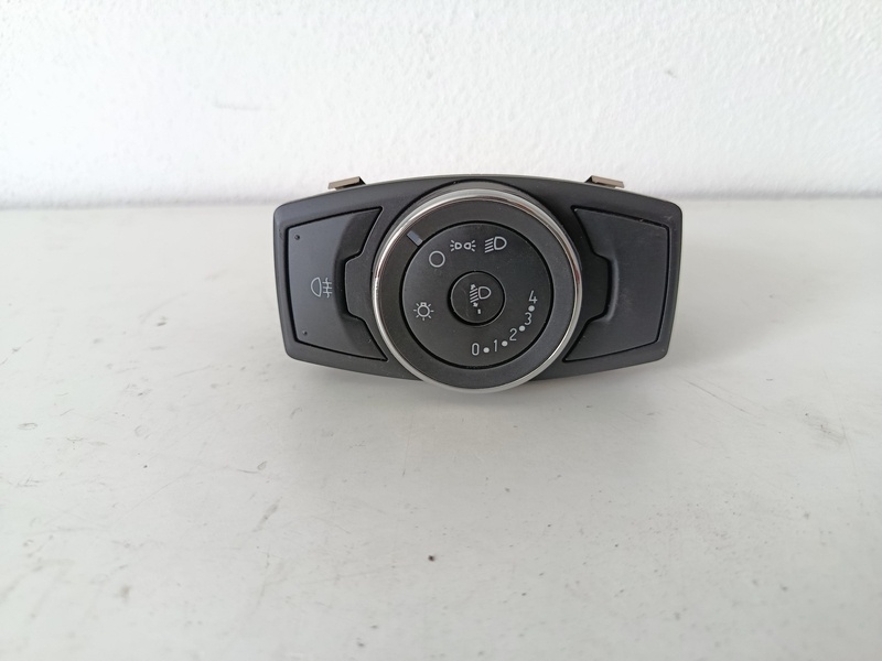 vypinac svetiel focus mk3 10097650 40€