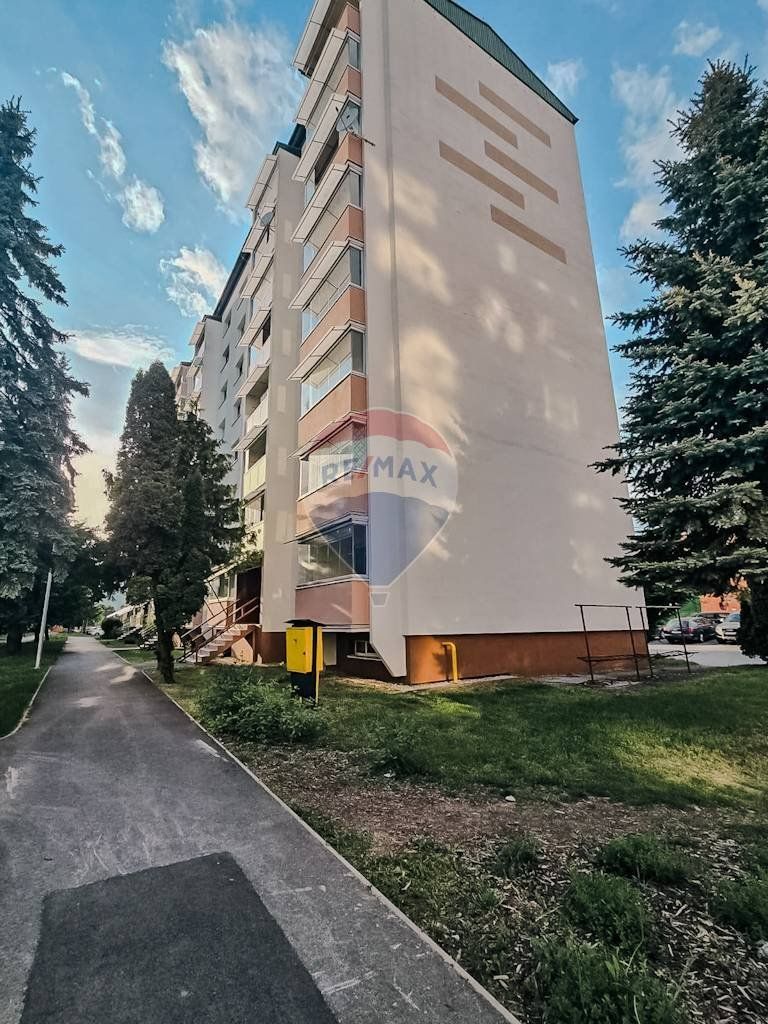 Na predaj : 3-izbový byt v Revúcej