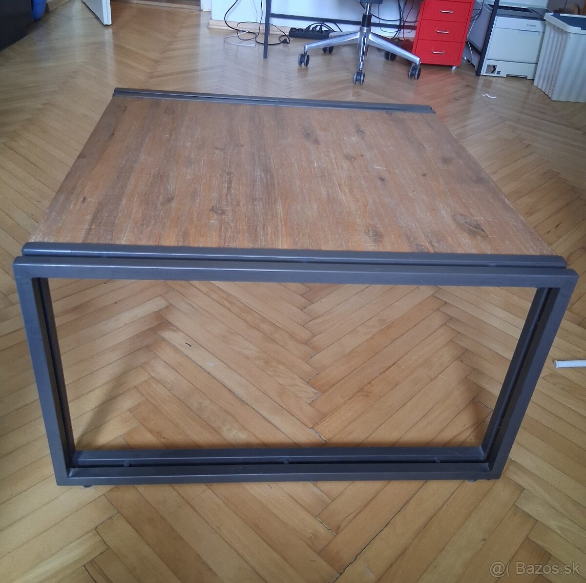 Konferenčný stôl