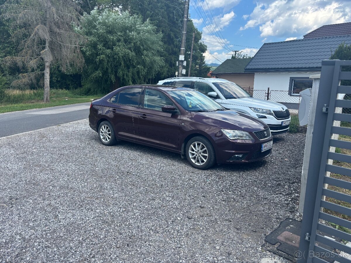 Toledo sedan