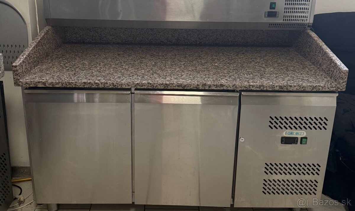 Chladiaci pizza stôl