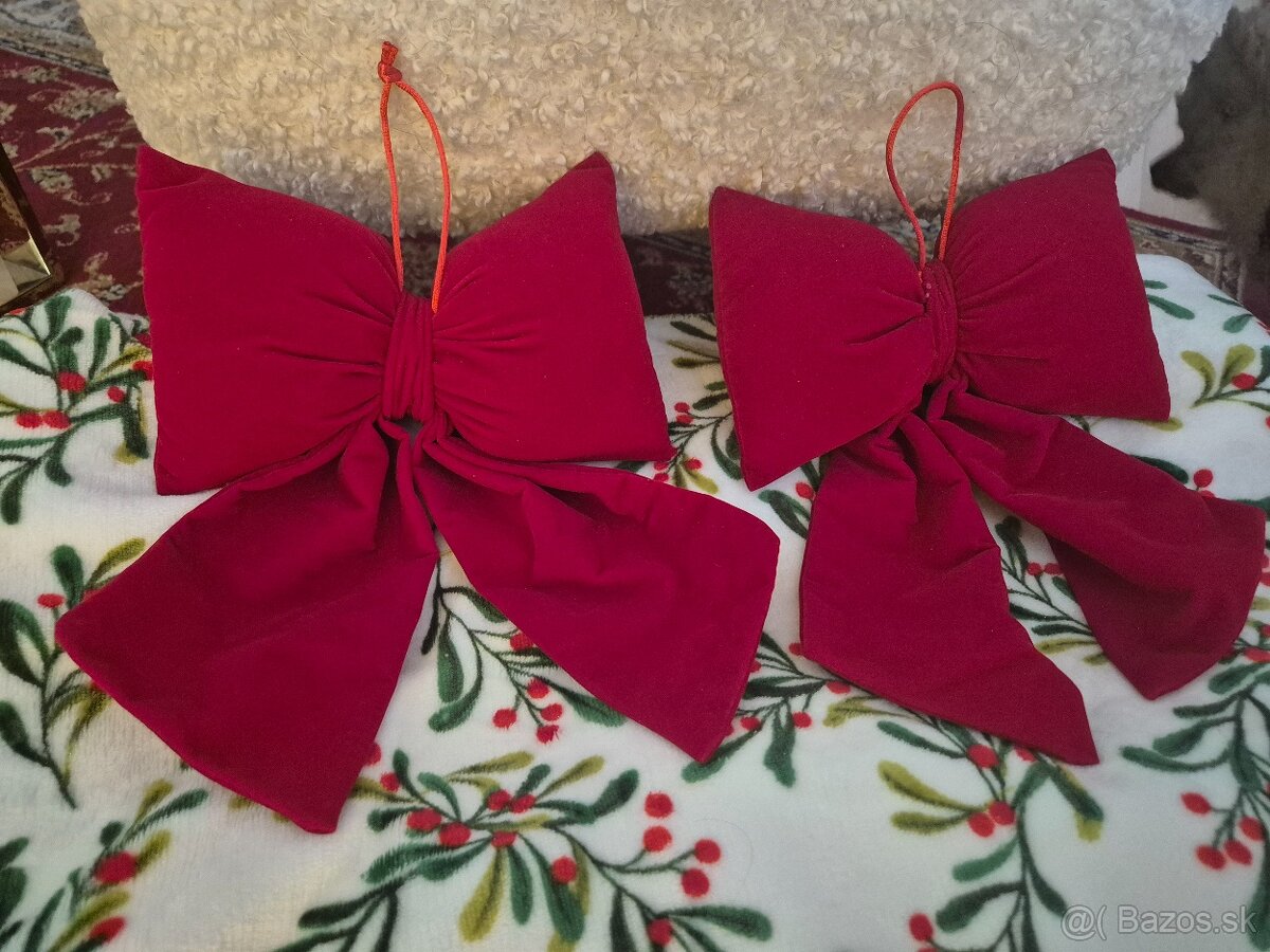 Červené semišové mašle,veľkosť 19x30,cena je za 1kus