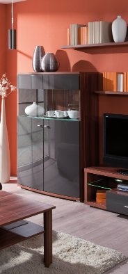 Komoda z obývacej steny