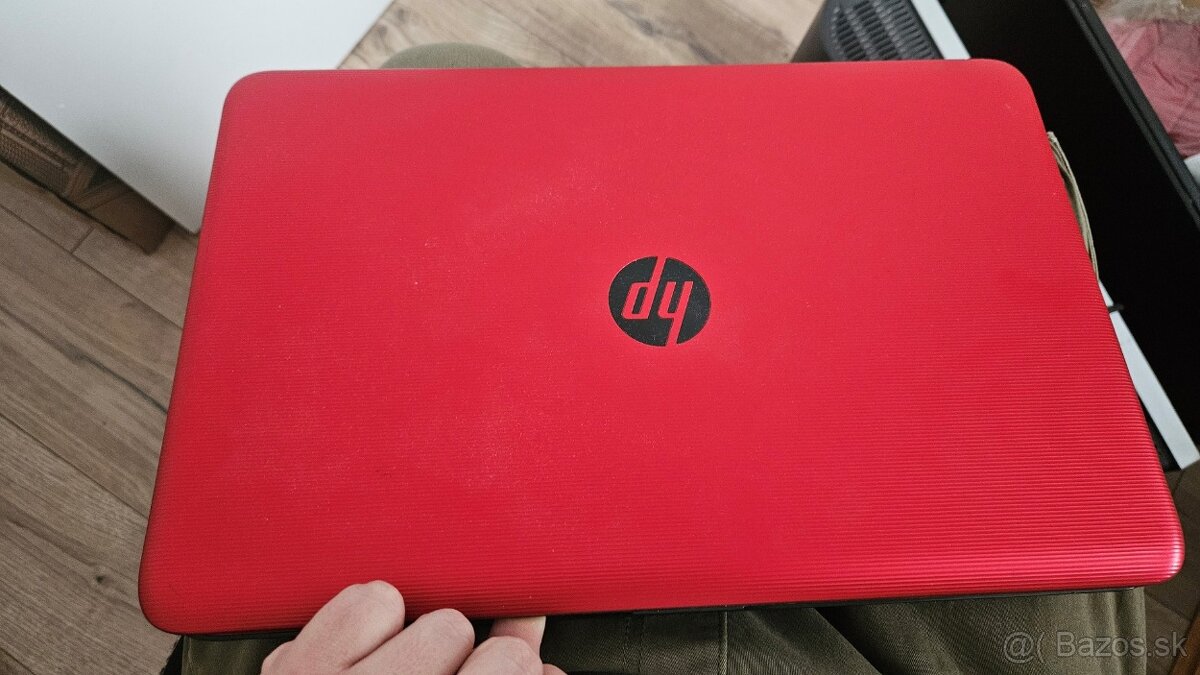 Starší HP notebook s SSD diskom