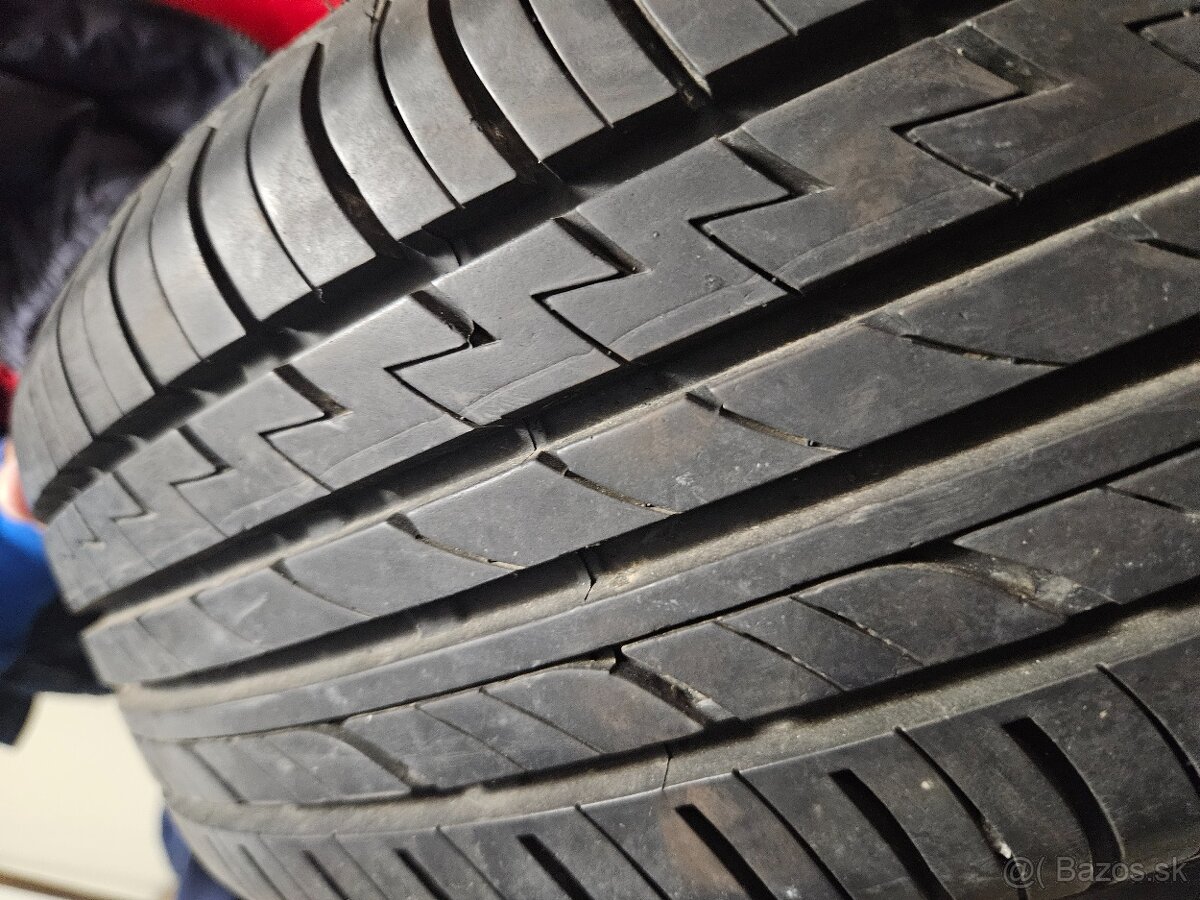 Letné pneumatiky 175/65 R14 na plechových diskoch