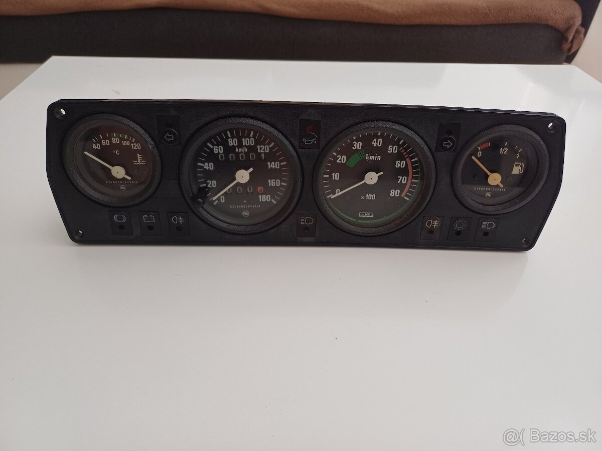 škoda 105,136 budíky