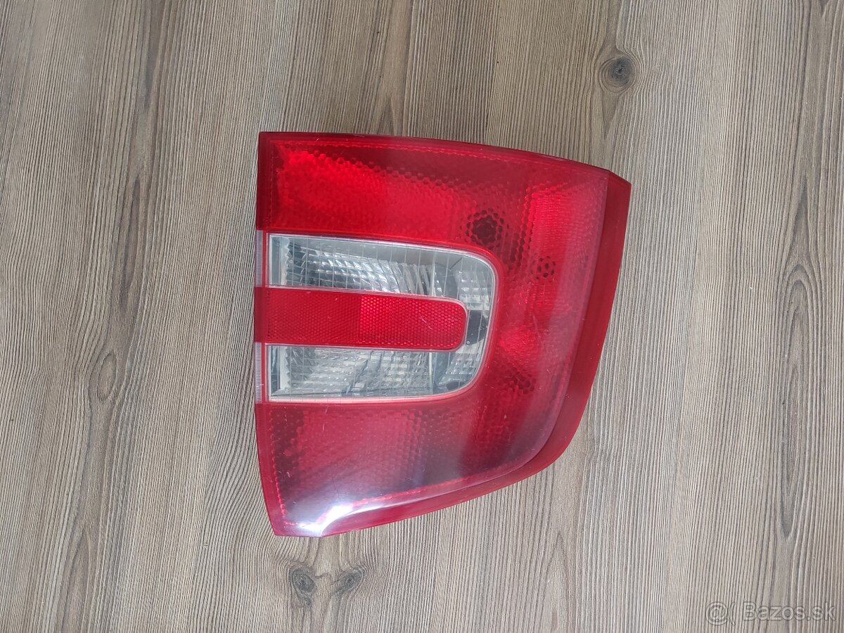 Škoda Octavia 2 zadné svetlo