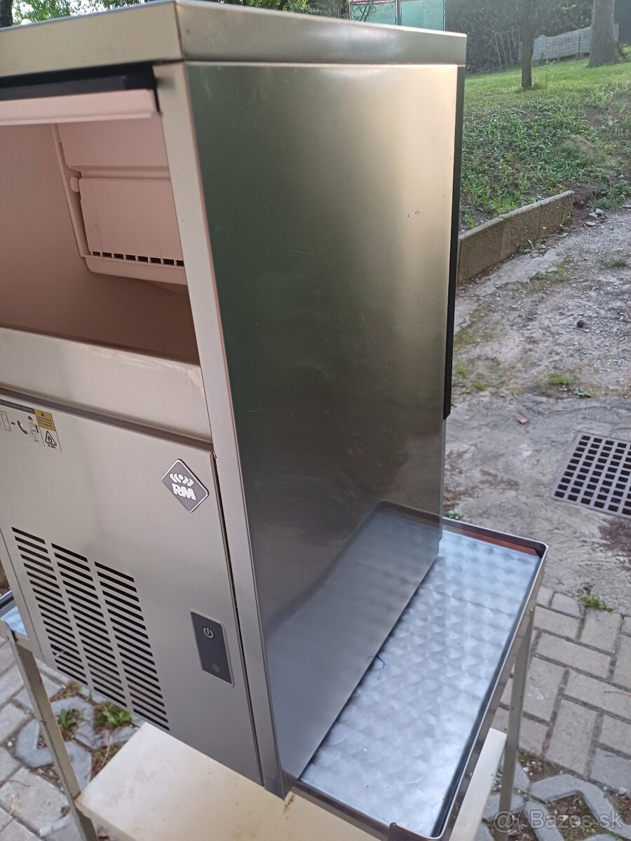 Vyrobnik ľadu