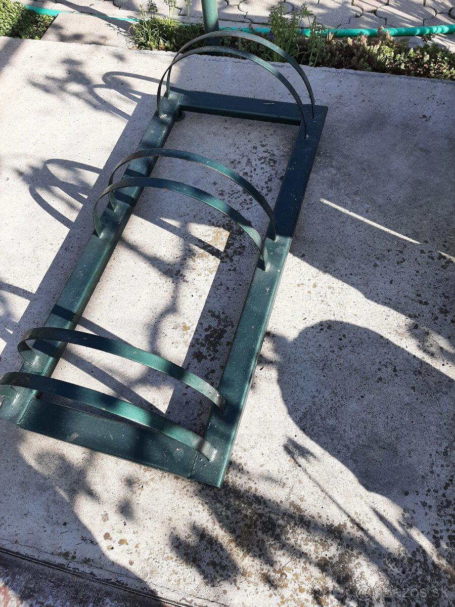 Stojan pre 3 bicykle