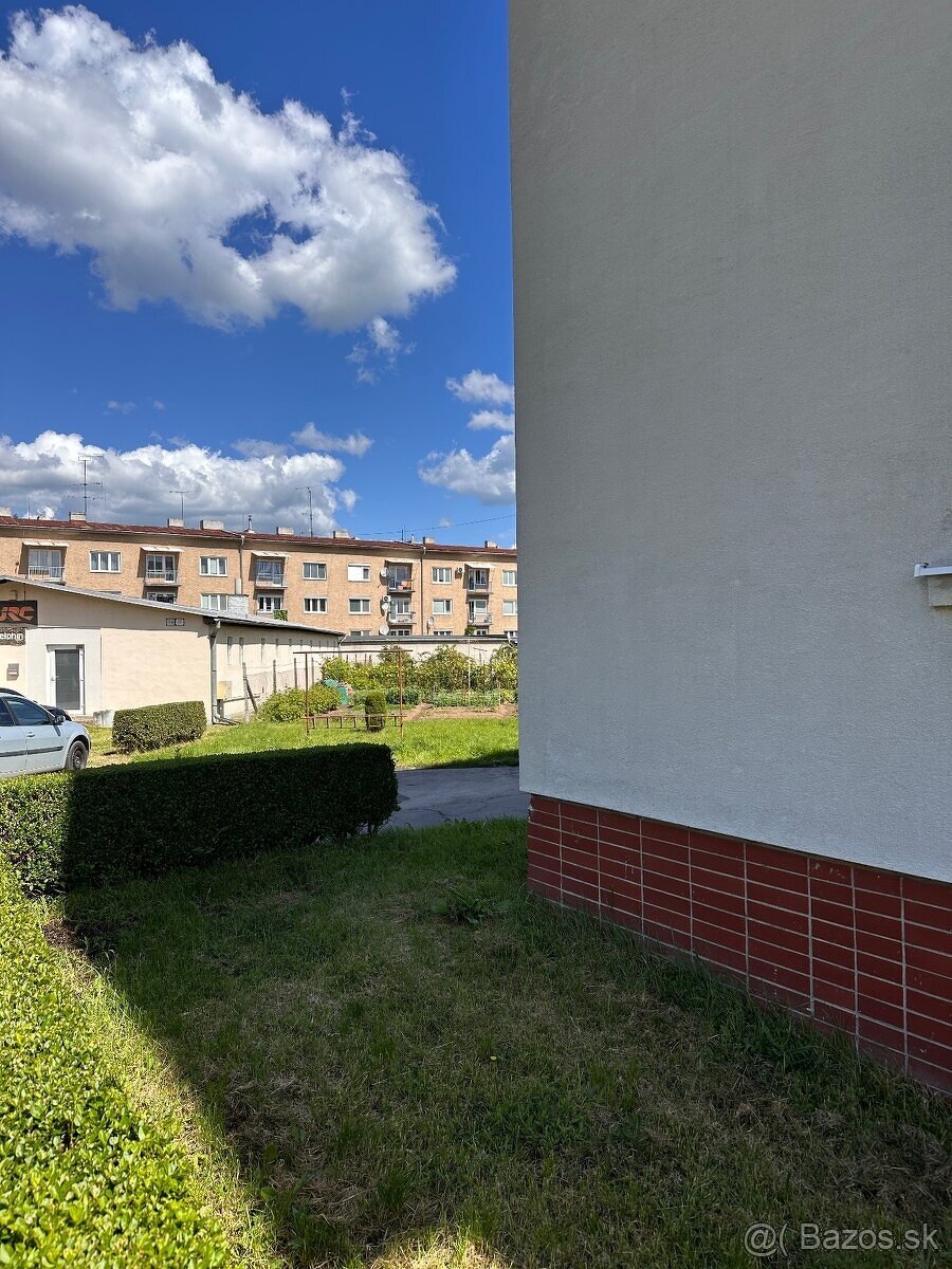 predám 2 izbový byt v centre Parizánskeho