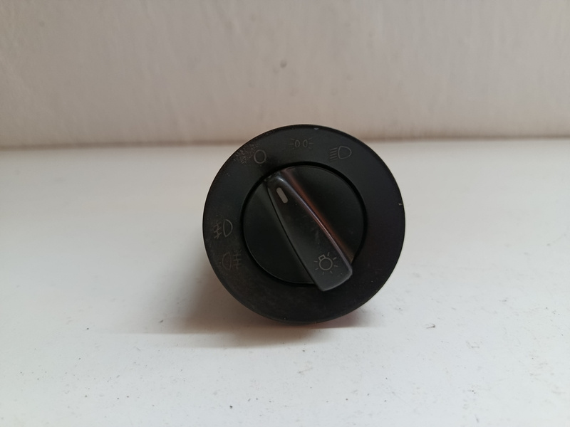 vypinac svetiel fabia 1u0941531d 20€