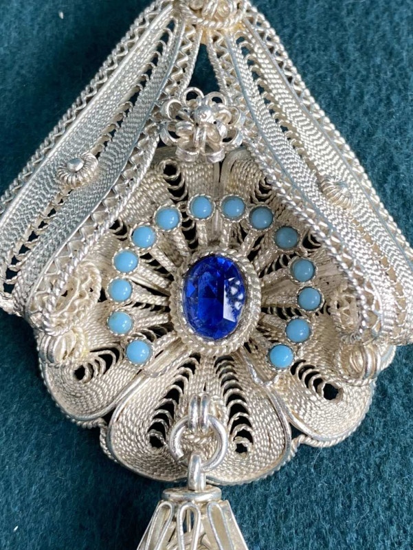 filigránový strieborný prívesok na retiazke