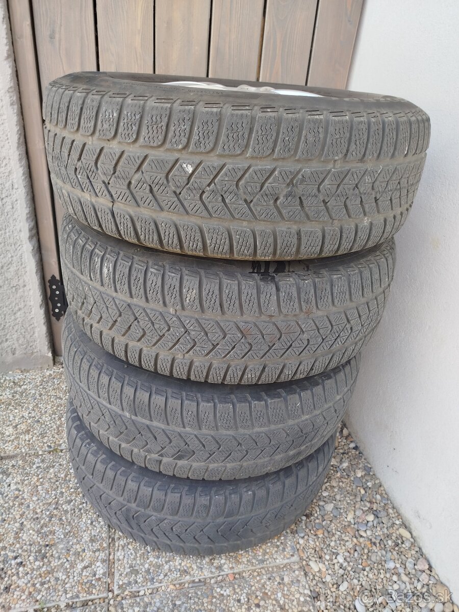 Predám komplet zimnú sadu 215/65-r16,5x114,3