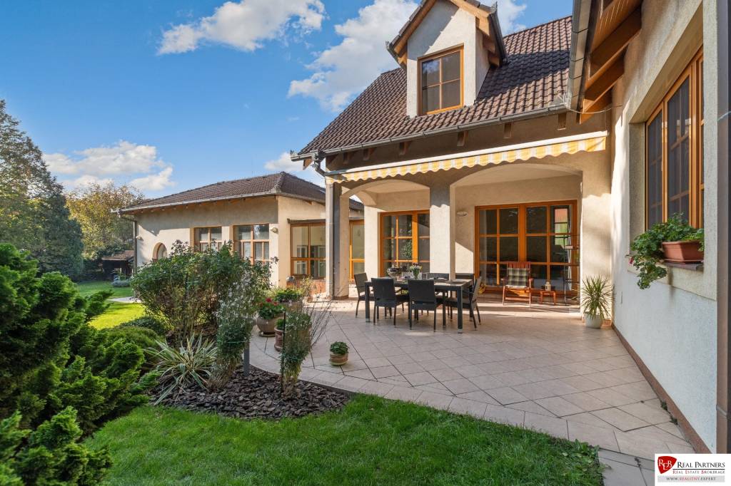 Predaj luxusná 5 izbová Vila,440 m2,pozemok 1061m2,garáž,baz