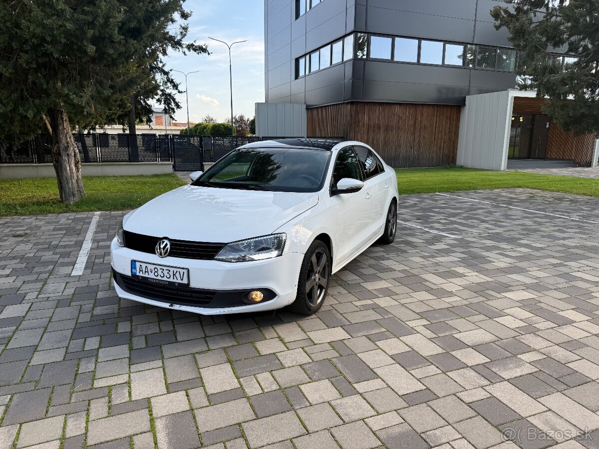 Volkswagen Jetta 1.6 TDI (2011) 🚗✨