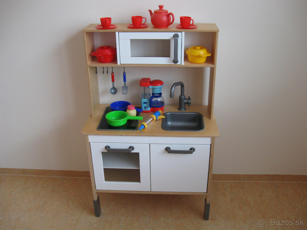 Drevena kuchynka Ikea s vybavou